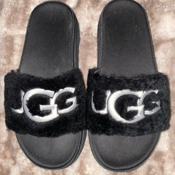 Ugg slides - Picture 1 of 2